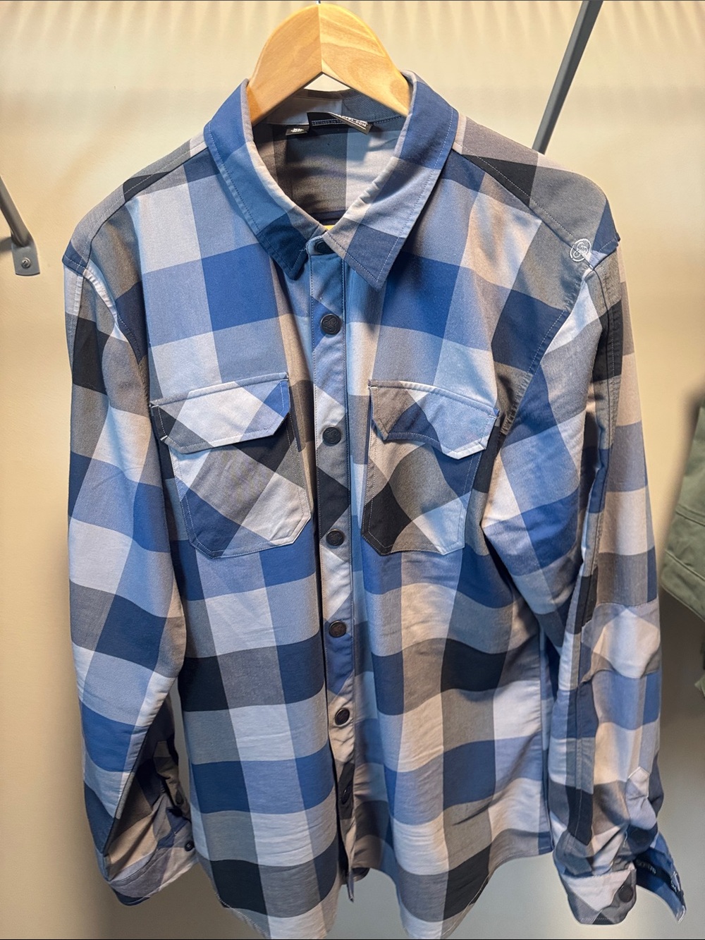 Sombrio Casual Blue Plaid Button-Down Shirt